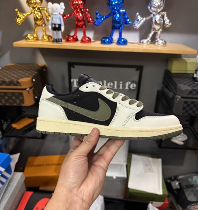 Travis Scott x Air Jordan 1 Low OG 'Olive' DZ4137-106