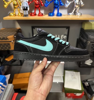 Travis Scott's Air Jordan 1 Low Dazzles With "Tiffany" Custom