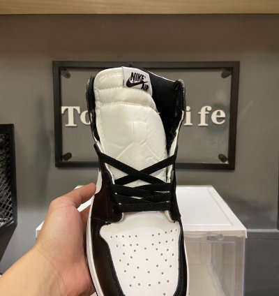 Air Jordan 1 Retro High OG 'Black White 2.0' DZ5485-010