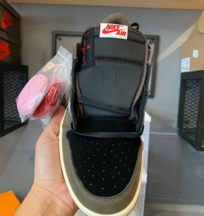 Travis Scott x Air Jordan 1 Low 'Mocha' CQ4277-001