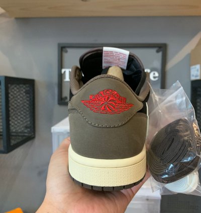 Travis Scott x Air Jordan 1 Low 'Mocha' CQ4277-001