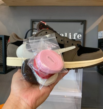 Travis Scott x Air Jordan 1 Low 'Mocha' CQ4277-001