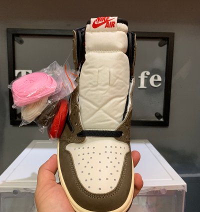 Travis Scott x Air Jordan 1 Retro High OG 'Mocha' CD4487-100