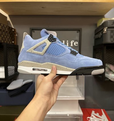 Jordan 4 Retro University Blue CT8527-400