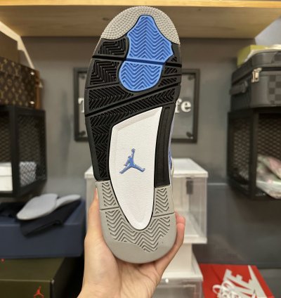 Jordan 4 Retro University Blue CT8527-400