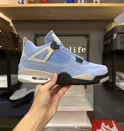 Jordan 4 Retro University Blue CT8527-400