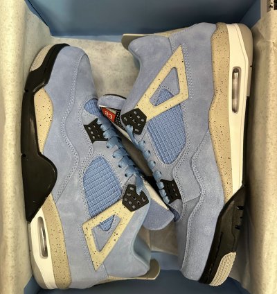 Jordan 4 Retro University Blue CT8527-400