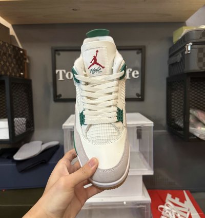 Jordan 4 Retro SB Pine Green DR5415-103
