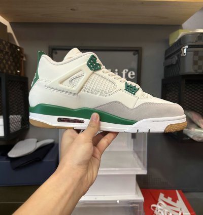 Jordan 4 Retro SB Pine Green DR5415-103