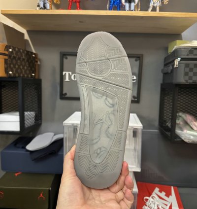 Jordan 4 Retro Kaws