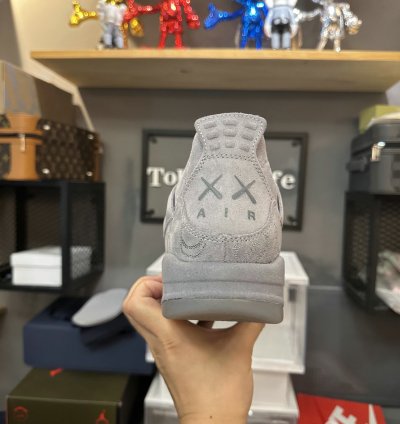 Jordan 4 Retro Kaws