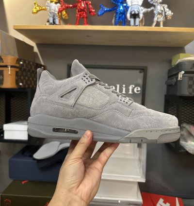 Jordan 4 Retro Kaws