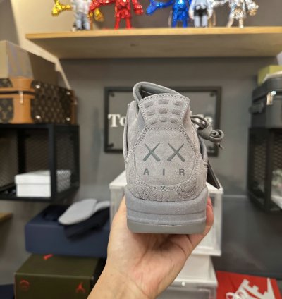 Jordan 4 Retro Kaws