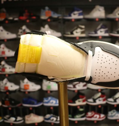 Jordan 1 Retro High White Black Volt University Gold 555088-118