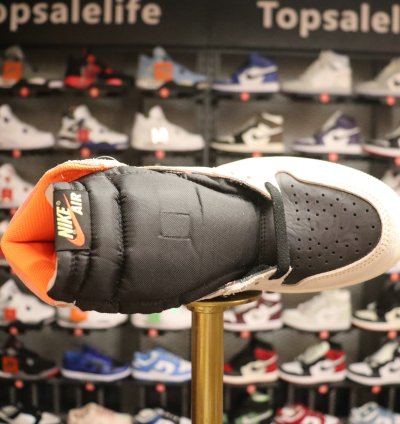 Jordan 1 Retro High Neutral Grey Hyper Crimson 555088-018