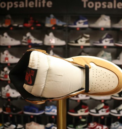 Air Jordan 1 Retro High OG 'Rookie of the Year' 555088-700