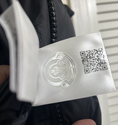 Men Moncler Jacket sz 3