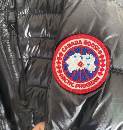 Canada Goose Hybridge Lite Hooded Jacket Medium in Black