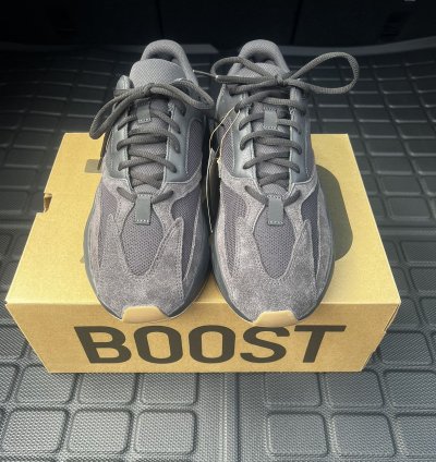 adidas Yeezy 700 Utility Black Men - FV5304
