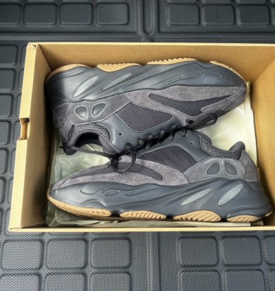 adidas Yeezy 700 Utility Black Men - FV5304