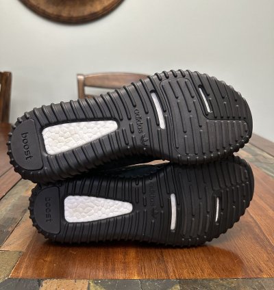 adidas Yeezy Boost 350 Pirate Black (2023) BB5350 Size 10 5