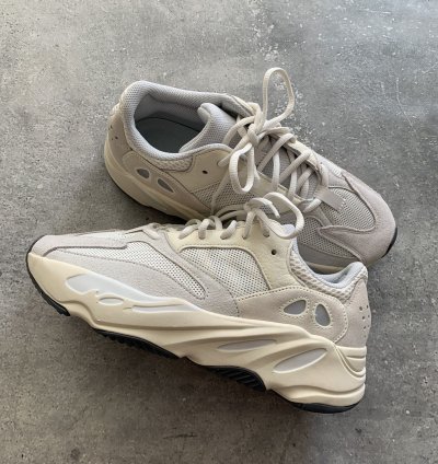 ADIDAS YEEZY BOOST 700 ANALOG US 9 EUR 42