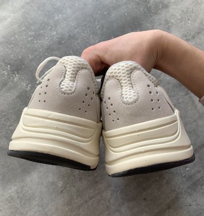 ADIDAS YEEZY BOOST 700 ANALOG US 9 EUR 42