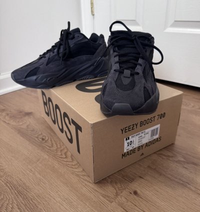 Adidas Yeezy Boost 700 V2 Vanta