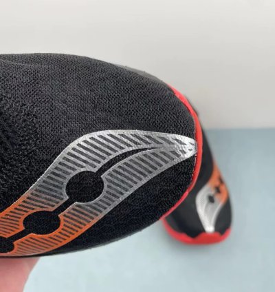 Saucony Endorphin Pro 4 black Vizired
