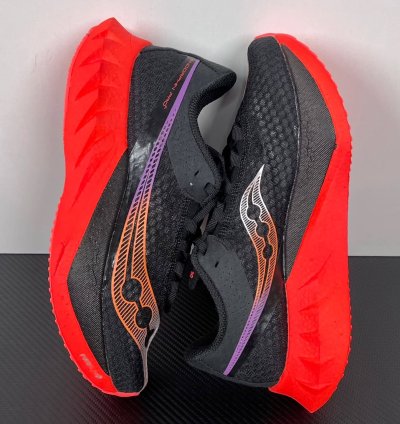 Saucony Endorphin Pro 4 black Vizired