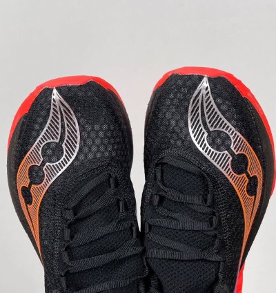 Saucony Endorphin Pro 4 black Vizired