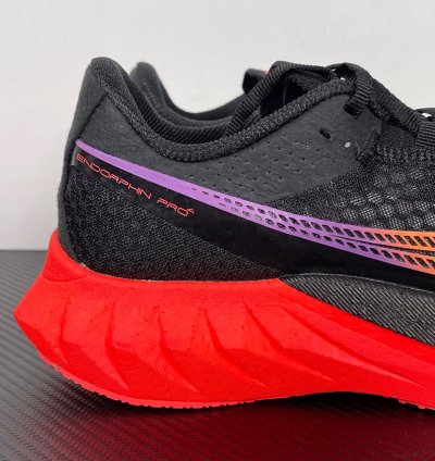 Saucony Endorphin Pro 4 black Vizired