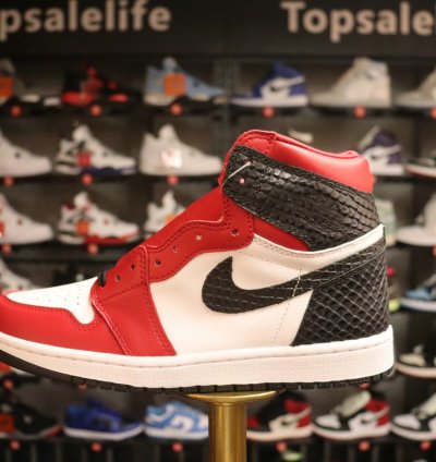 Air Jordan Retro High Og satin Red