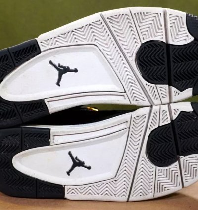 Jordan 4 Retro royalty