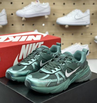 220 Nike Wmns V2k Runtekk Low White Red Blue Retro Trend Running Shoes Emerald G