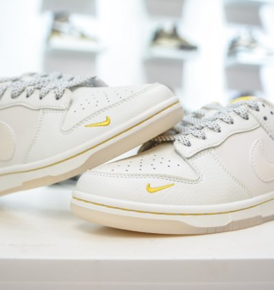 280 Nike Sb Dunk Low Beige Light Yellow Pearlescent Starry Sky Xb3802-347 -