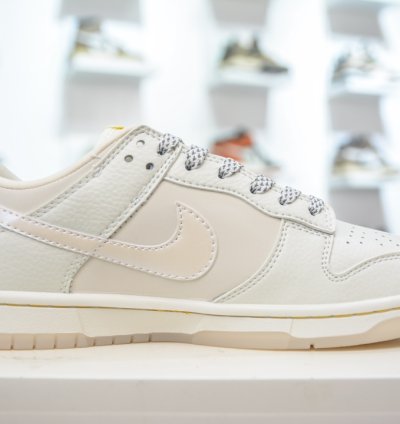 280 Nike Sb Dunk Low Beige Light Yellow Pearlescent Starry Sky Xb3802-347 -
