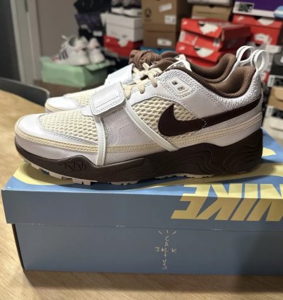 Nike Travis Scott X Zoom Field Jaxx Light Chocolate