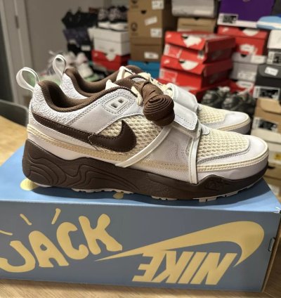 Nike Travis Scott X Zoom Field Jaxx Light Chocolate
