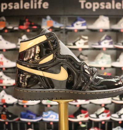 Air Jordan 1 Retro High Og black Metallic Gold 555088-032