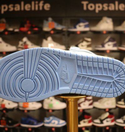 Air Jordan 1 Retro High Og university Blue 555088-134