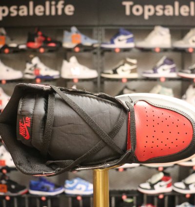 Air Jordan 1 Retro High Og bred Toe 555088-610