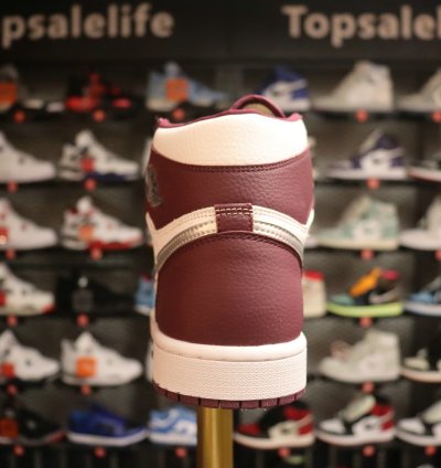 Air Jordan 1 Retro High bordeaux 555088-611
