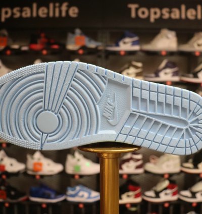 women Air Jordan 1 Retro High Og Blue Chill Unc Patent Cd0461-401