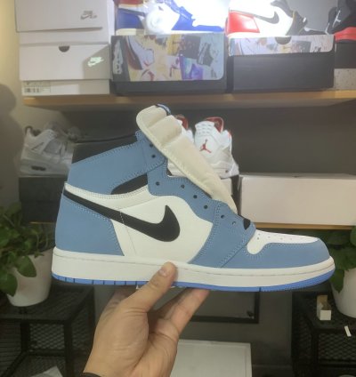 Jordan 1 Retro High Og University Blue 555088-134