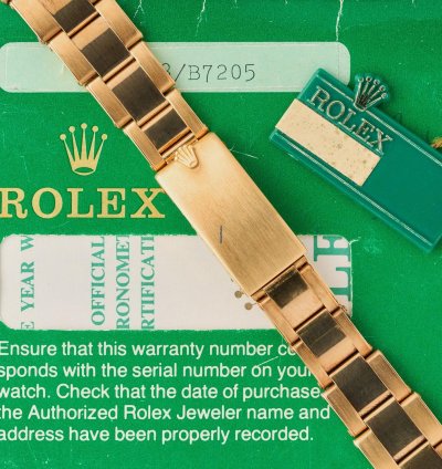 Rolex Daytona 6265 18k Yellow Gold - Black Dial And Champagne Counters - Full Set - Nos
