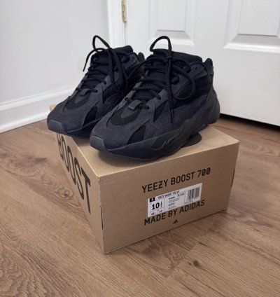 Adidas Yeezy Boost 700 V2 Vanta