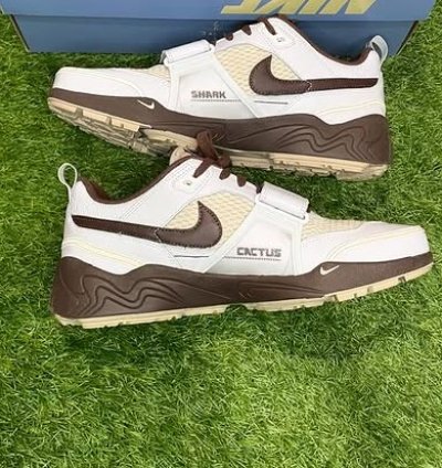 Travis Scott Nike Field Jaxx Light Chocolate