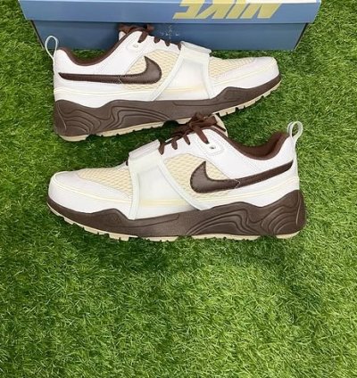 Travis Scott Nike Field Jaxx Light Chocolate