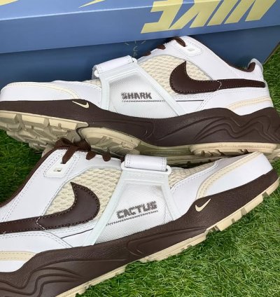 Travis Scott Nike Field Jaxx Light Chocolate